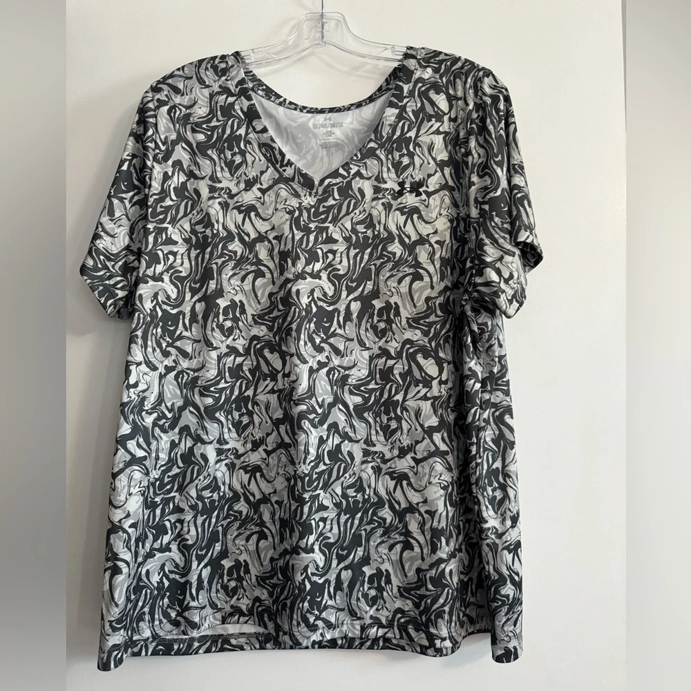 Under Armor Women’s 1X Black, Gray, White Print Shirt - Picture 2 of 10